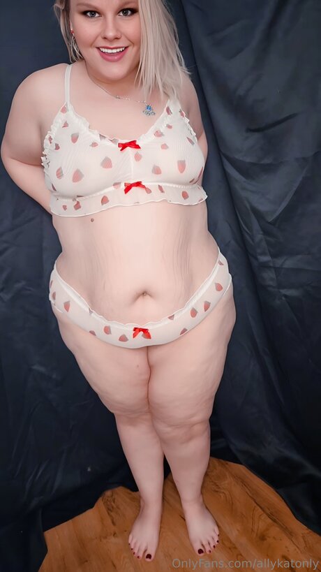 Naken lekkede OnlyFans-bilde av Allykatonly