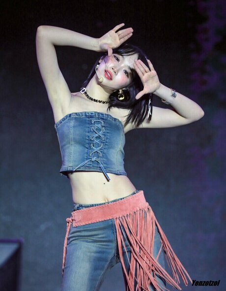 Kim Chaewon