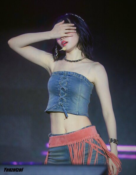 Kim Chaewon