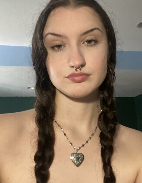 Naken lekkede OnlyFans-bilde av Violetxstar Deathbyviolet