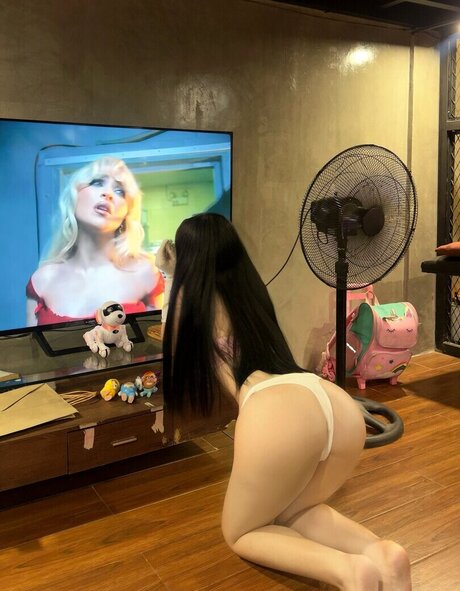 Naken läckt OnlyFans-bild av Yumi Aika