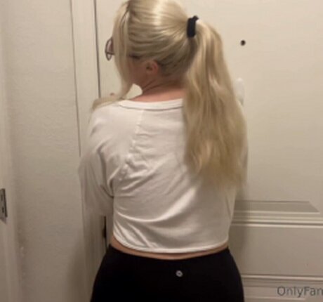 Theroseypawg