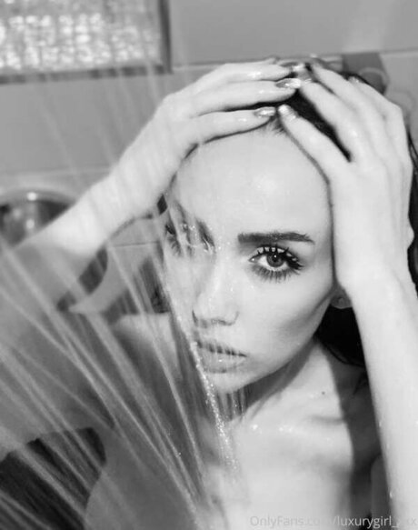 Luxury Girl