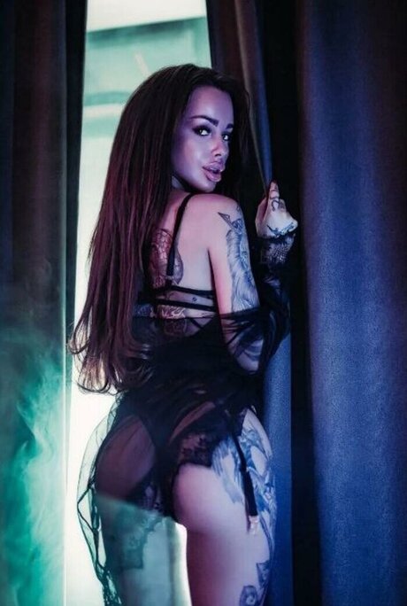 Naken läckt OnlyFans-bild av Suzanitta