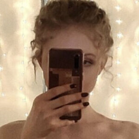 Peachypolegirl