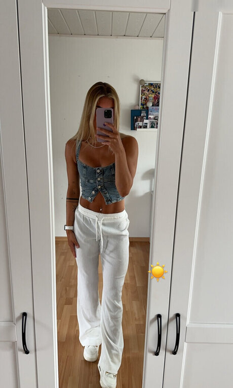 Naken lekkede OnlyFans-bilde av Selina Cerci