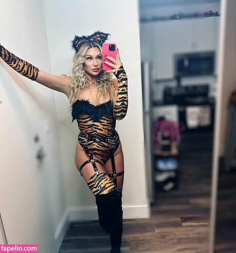 Izzi Dame