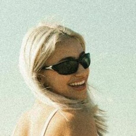 Naakte gelekte OnlyFans-foto van Thelatgirl