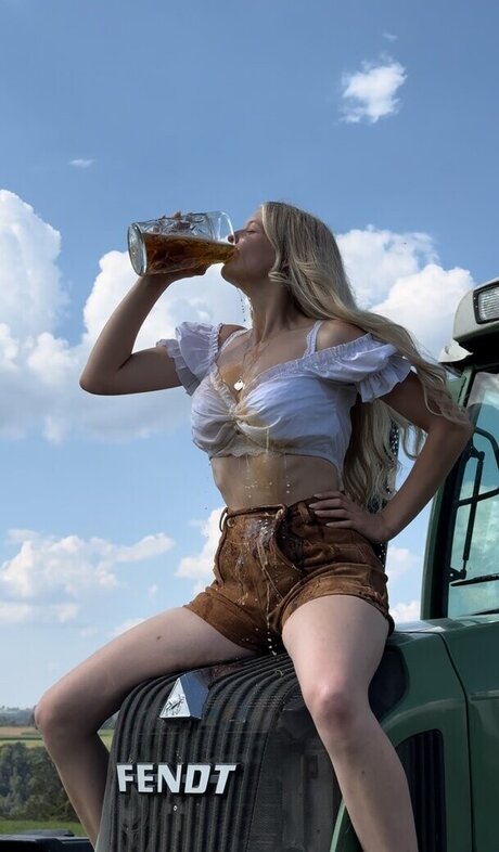 Naken lekkede OnlyFans-bilde av Paulas Landleben