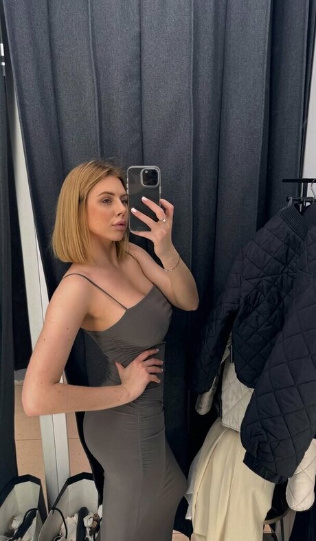Naakte gelekte OnlyFans-foto van Dasha Baieva