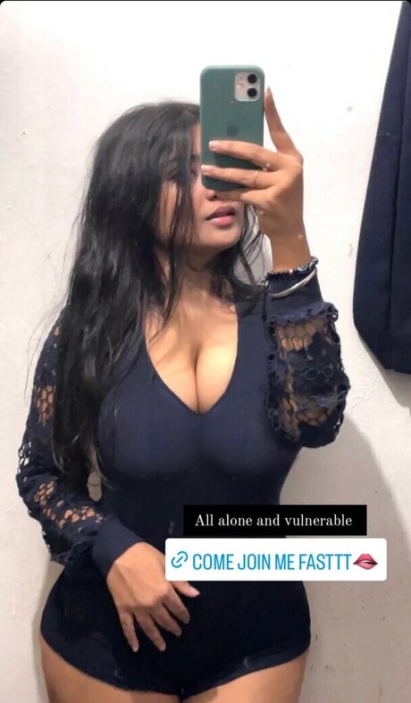 Naken lekkede OnlyFans-bilde av Jiyalicioux
