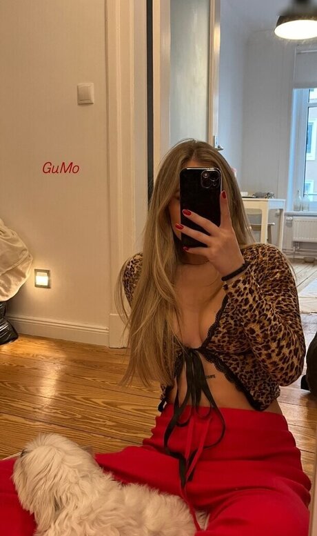 Naken läckt OnlyFans-bild av Jasmin Eller