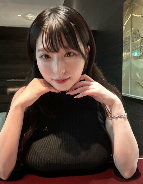 Naken läckt OnlyFans-bild av Momoka Akari
