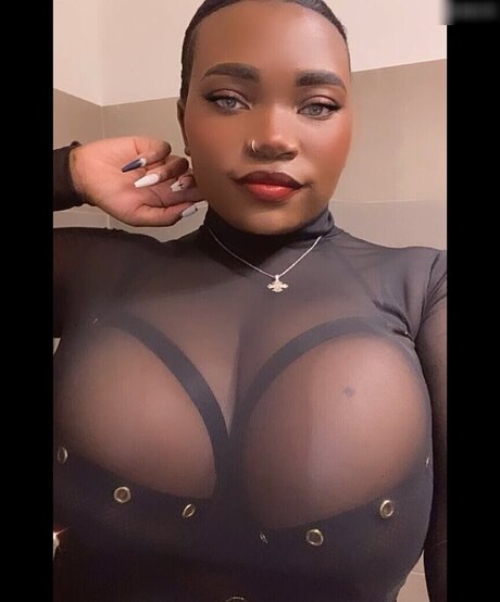 Naken läckt OnlyFans-bild av Mirriam Amber