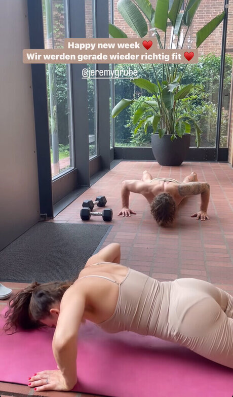 Naken lekkede OnlyFans-bilde av Yvonne Pferrer