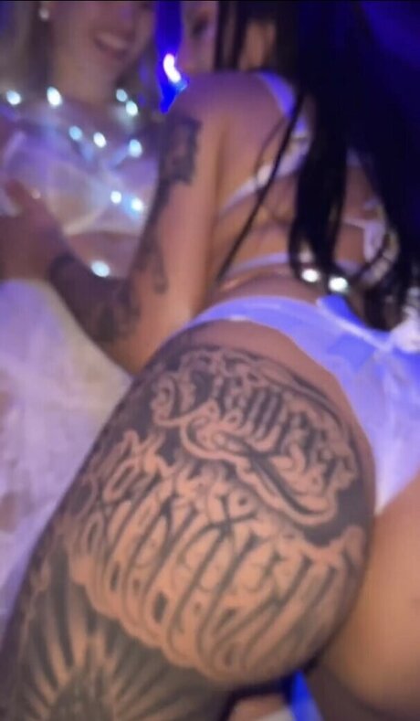 Naken lekkede OnlyFans-bilde av Breezy Foxx