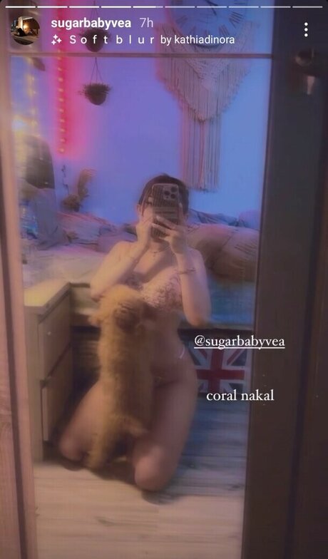 Naken lekkede OnlyFans-bilde av Olivea Hadid
