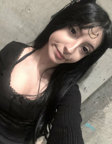 Nahá fotka uniklých OnlyFans od Ilyyuumi