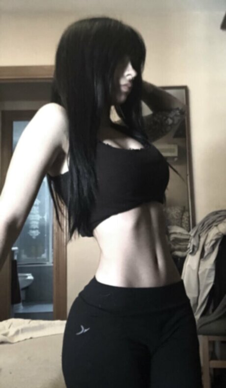 Naken lekkede OnlyFans-bilde av Ilyyuumi