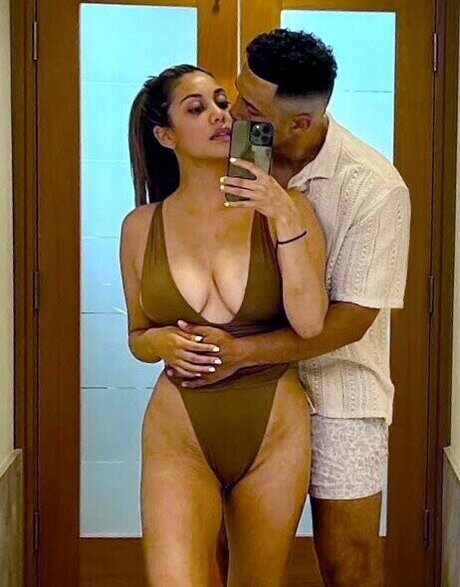 Naakte gelekte OnlyFans-foto van Thelearys