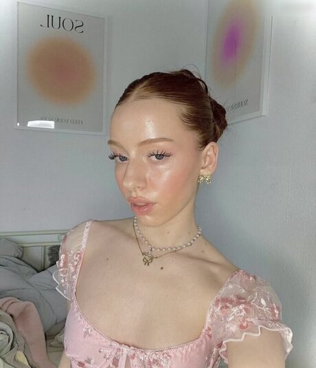 Naken lekkede OnlyFans-bilde av Annikaeks