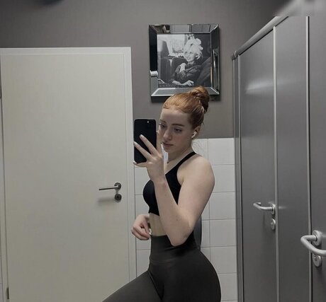 Naken lekkede OnlyFans-bilde av Annikaeks