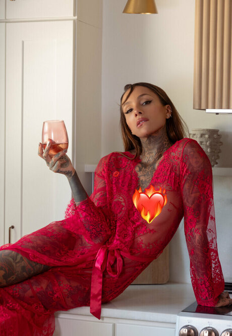 Naken lekkede OnlyFans-bilde av Cleo Petra