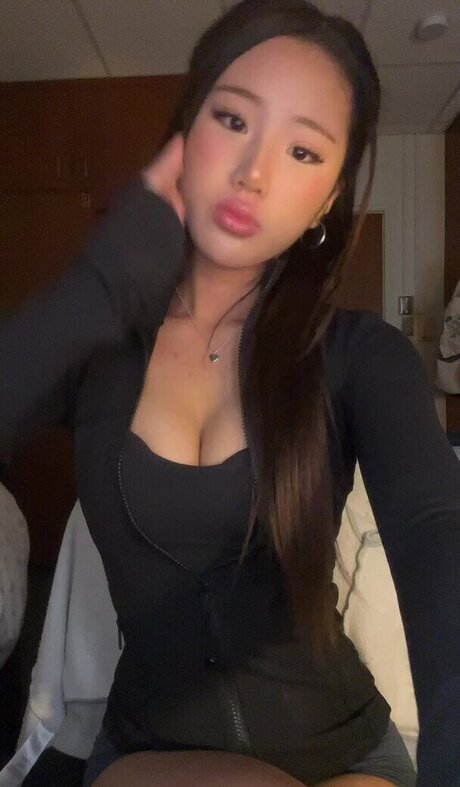 Naken lekkede OnlyFans-bilde av Veeliette