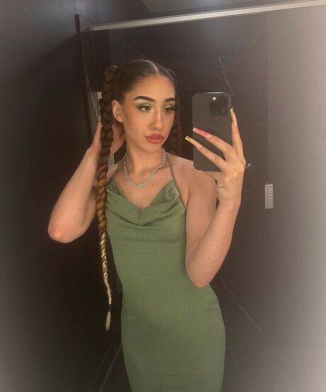Naken läckt OnlyFans-bild av Lbaibeexoxo