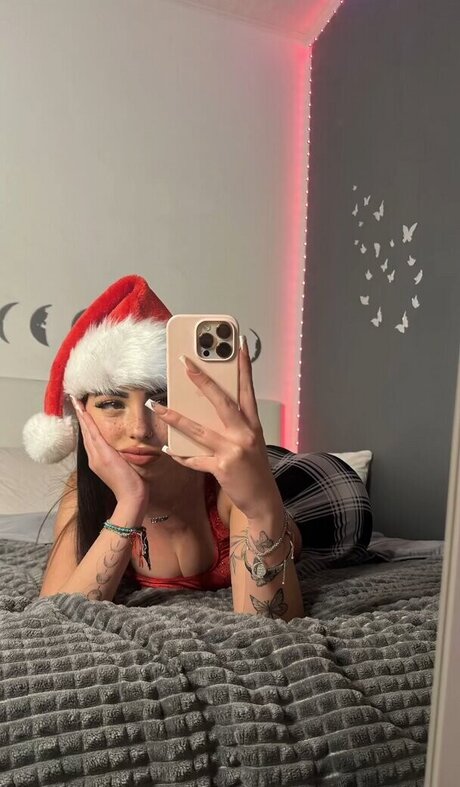 Naken lekkede OnlyFans-bilde av Luna Bufo
