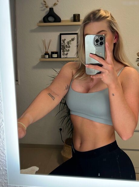 Naken läckt OnlyFans-bild av Alina Ristenpart
