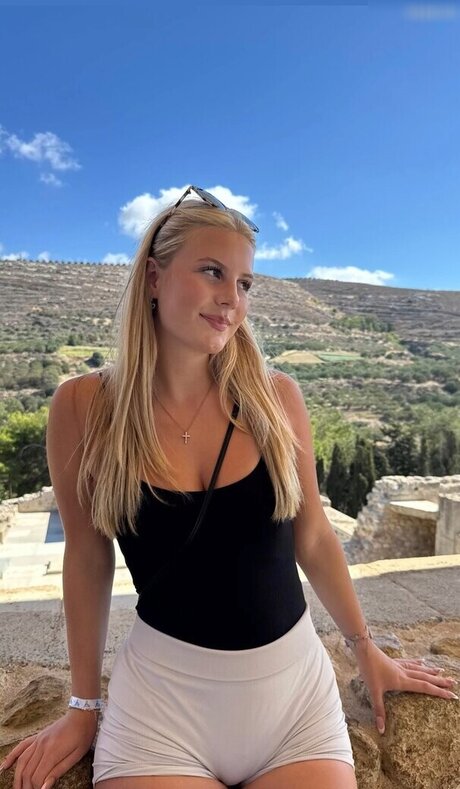 Alasti lekkinud OnlyFans-i pilt Luisamnck