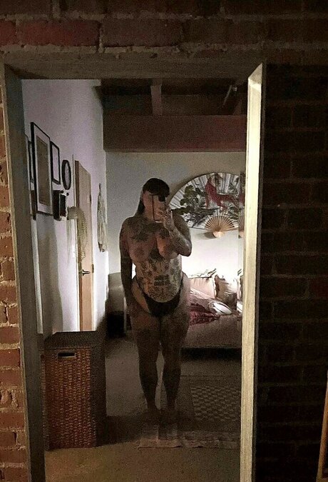 Naken lekkede OnlyFans-bilde av Venicecemetery