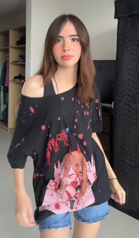 Gabriela Bee