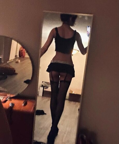 Naakte gelekte OnlyFans-foto van Moongirlevie