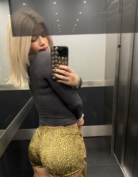 Naken lekkede OnlyFans-bilde av Lola Visage