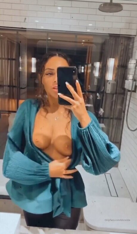 Nahá fotka uniklých OnlyFans od Bront B