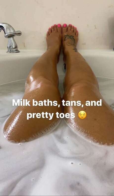 Nahá fotka uniklých OnlyFans od Emelh827