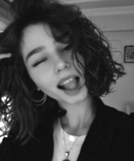 Sumruozdenn OnlyFans 유출 누드 사진