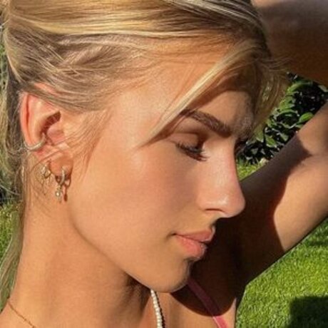 Nahá fotka uniklých OnlyFans od Sophie Schnur
