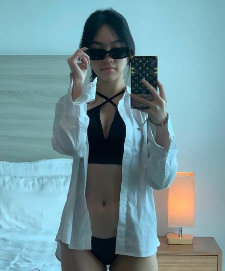 Naken lekkede OnlyFans-bilde av Katiearucan