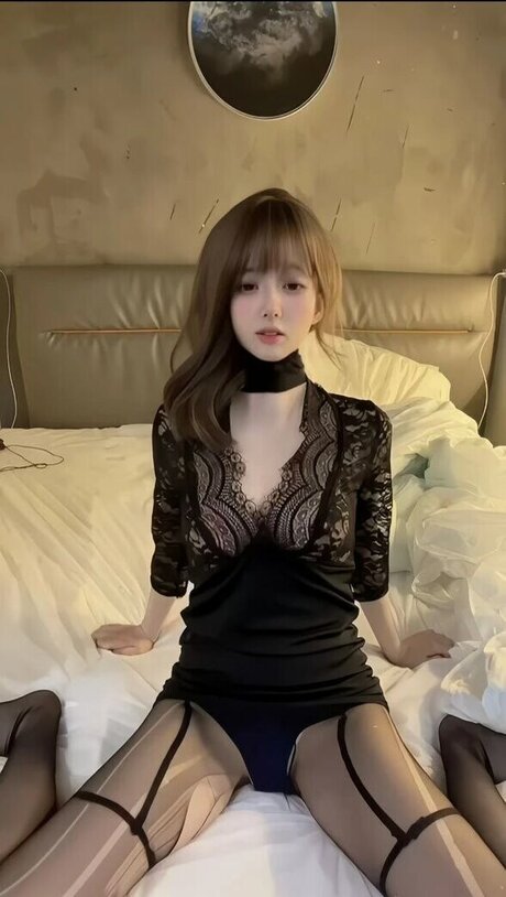 Naken lekkede OnlyFans-bilde av Akihira