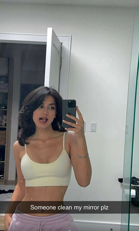 Naken lekkede OnlyFans-bilde av Melody Oz