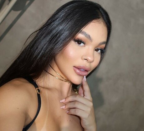 Alaston vuotanut OnlyFans-kuva Livia Rafaelle