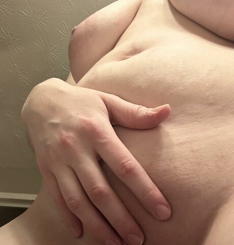 Naken lekkede OnlyFans-bilde av Manualmama66