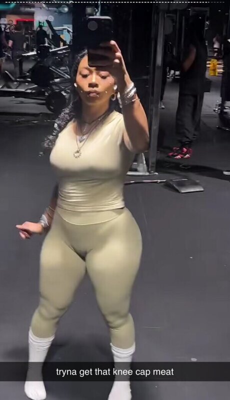Naken lekkede OnlyFans-bilde av Goldenbihxo