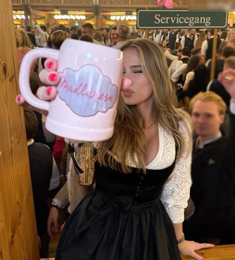 Naakte gelekte OnlyFans-foto van Kim Sara