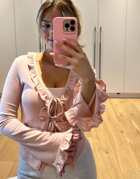 Обнаженная фотография утечки OnlyFans от Melinamsxou