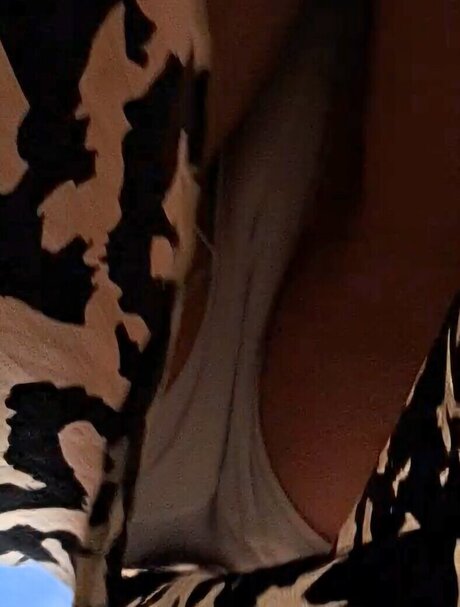 Naken lekkede OnlyFans-bilde av Upskirt  Candids