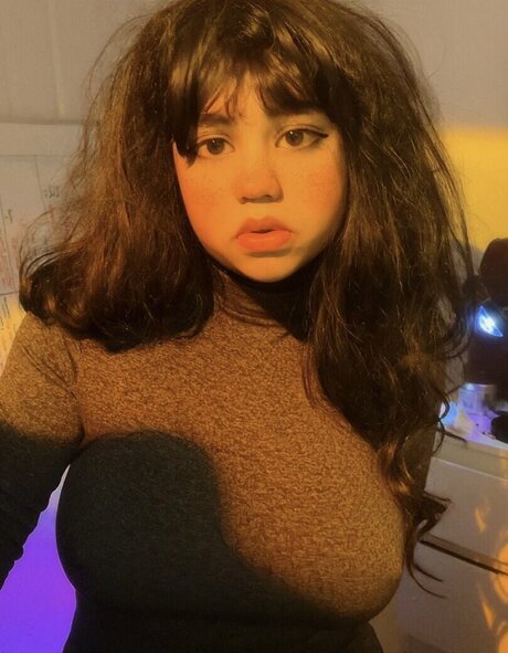 Naken lekkede OnlyFans-bilde av Neutralhoneymilkers